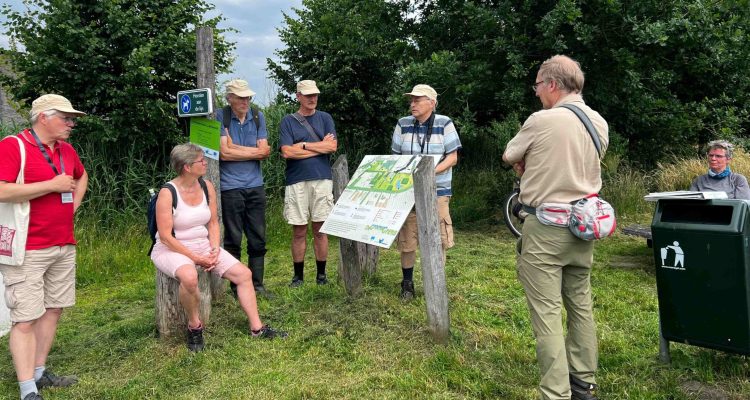 Gidsen bij de ingang GG Noord © Naomi de Rooij