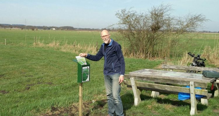 Klaas met folderbox